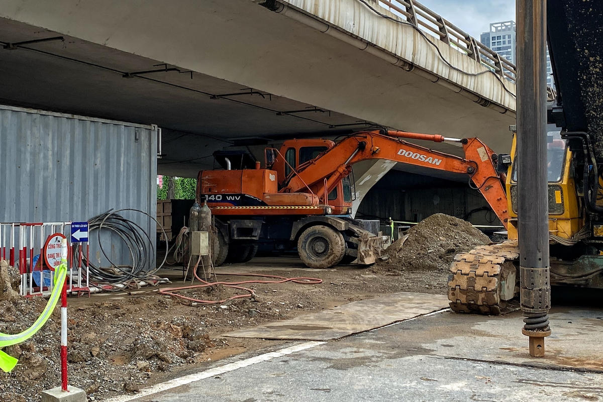 Về kế hoạch rào chắn thi công nút giao trung tâm, hiện Ban Quản lý dự án Thăng Long đang chờ cơ quan chức năng của thành phố Hà Nội có văn bản cho phép để triển khai trong thời gian tới.