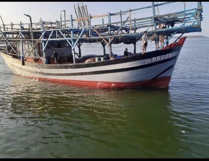 Tàu cá QNa 95005 TS của ngư dân Trần Văn Mạnh. (Ảnh NVCP).