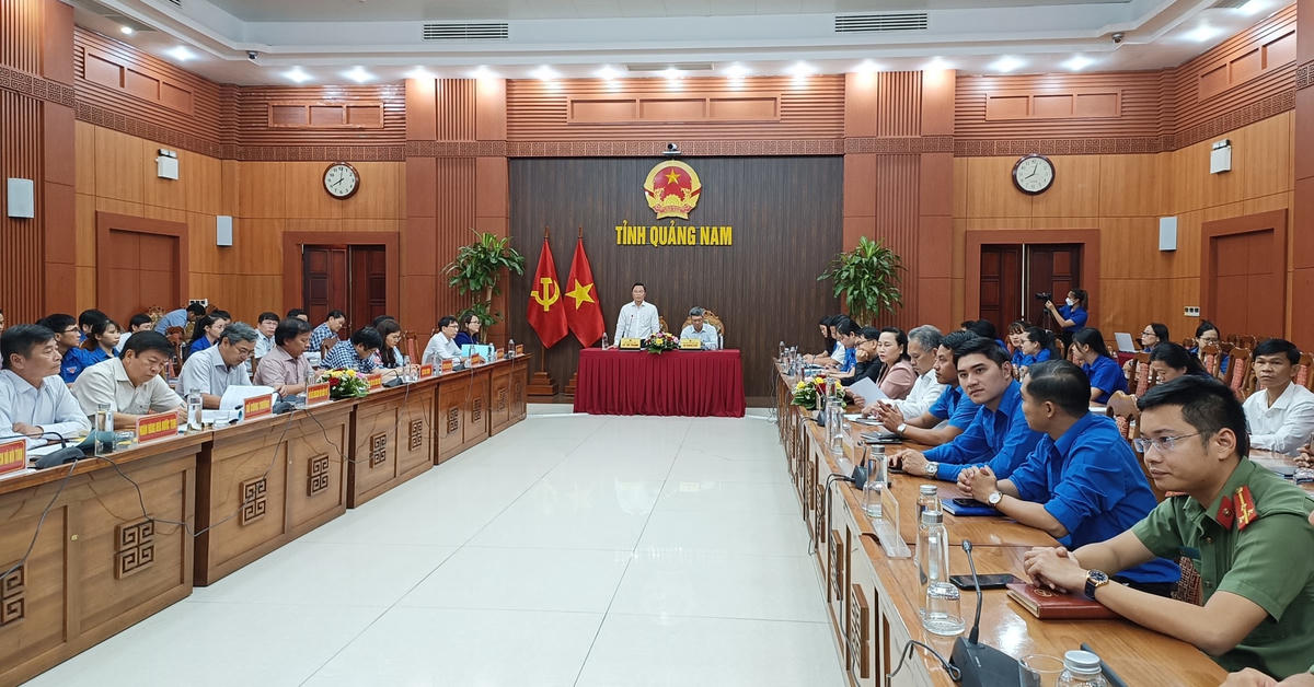 Quang cảnh buổi đối thoại với đoàn viên thanh niên về chuyển đổi số.
