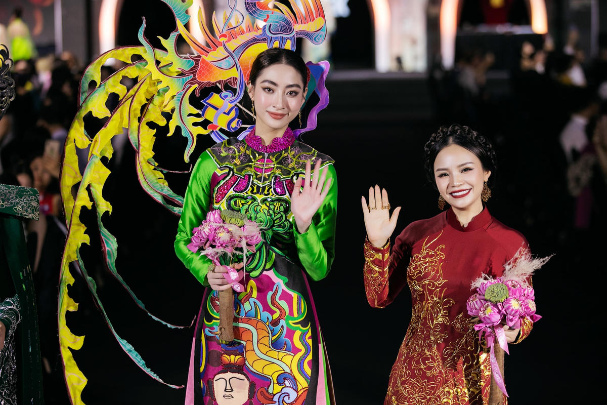 Những người đưa câu chuyện văn hoá lên tà áo dài Việt Nam