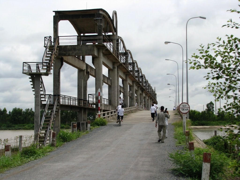 Cống đập Ba Lai tại cửa sông Ba Lai (xã Thạnh Trị, huyện Bình Đại, tỉnh Bến Tre).