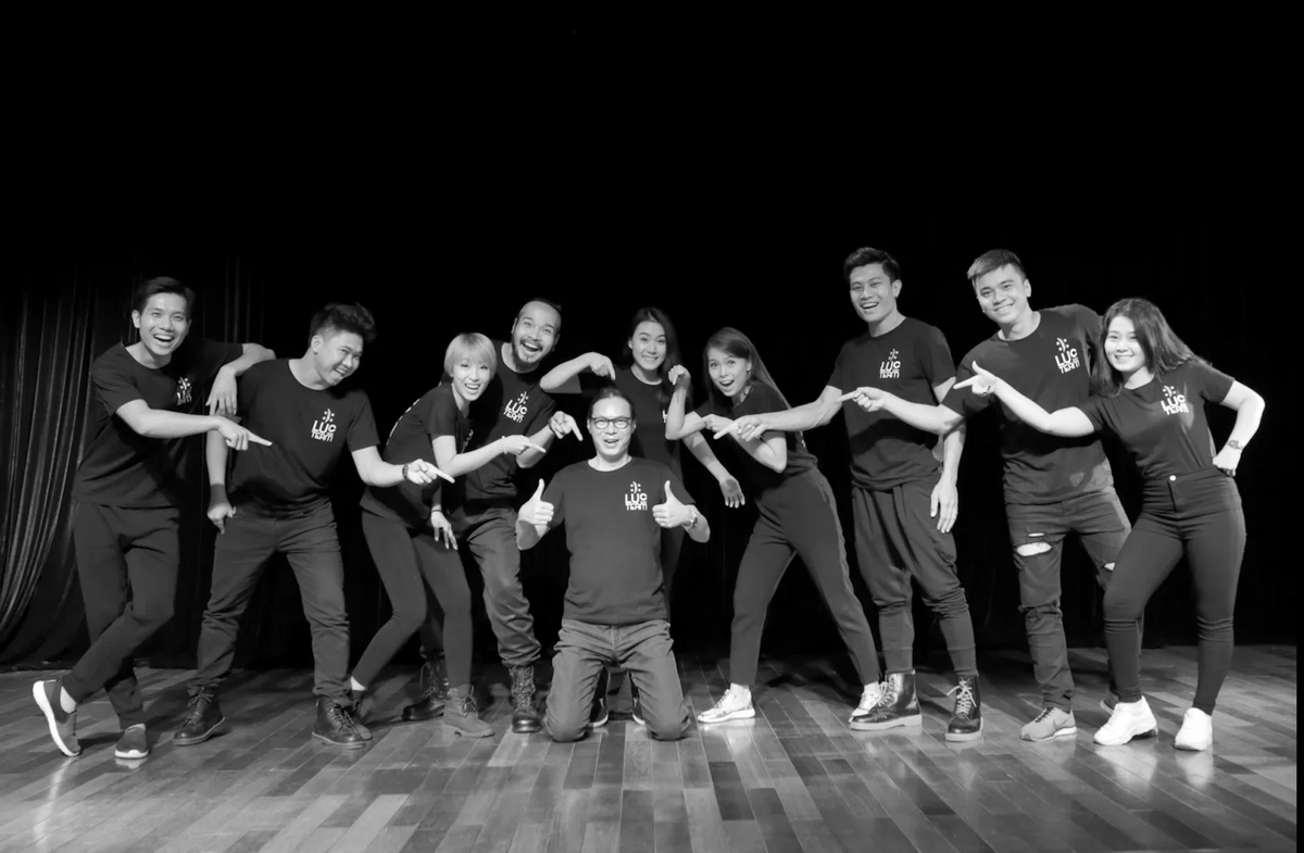 LucTeam là một đoàn kịch của thầy và trò. Thầy - Trần Lực và học trò - những nghệ sĩ trẻ tuổi.  