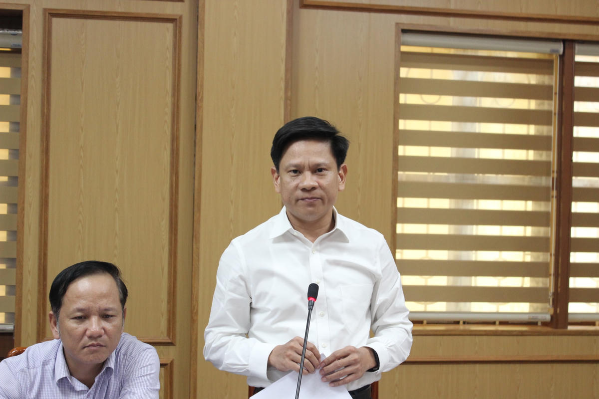 Bí thư Huyện ủy Lệ Thủy phát biểu trong buổi khảo sát.