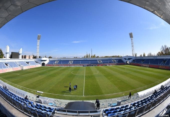Sân vận động Lokomotiv trước giờ bóng lăn (Ảnh: JFA).