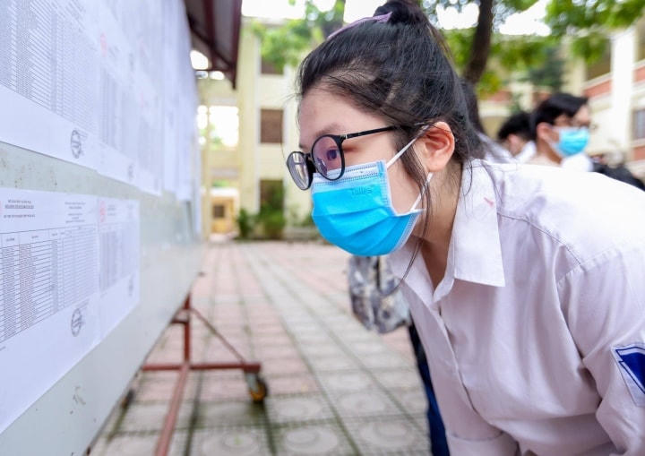 Thí sinh tra cứu thông tin tại kỳ thi tốt nghiệp THPT.