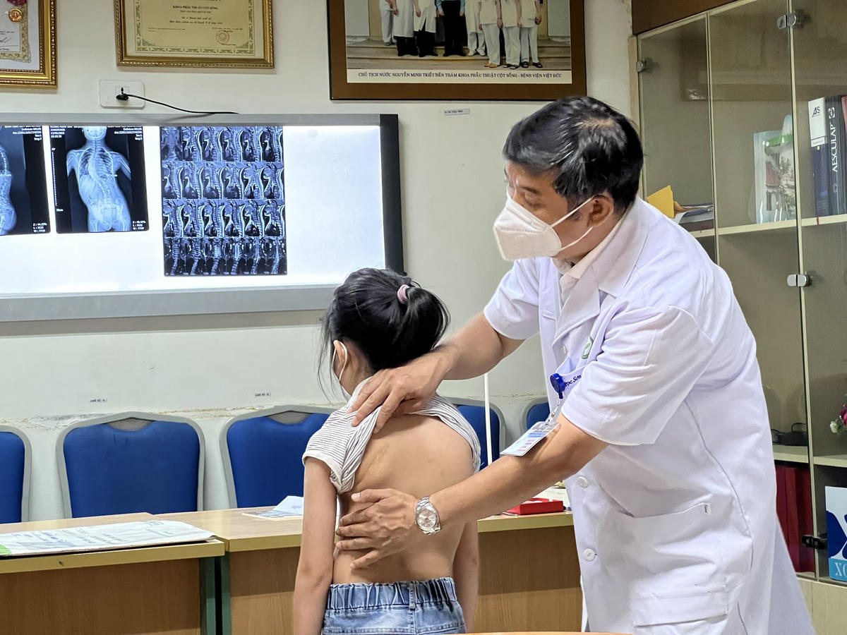 Nếu không được điều trị kịp thời, bệnh vẹo cột sống có thể để lại nhiều biến chứng nguy hiểm.  