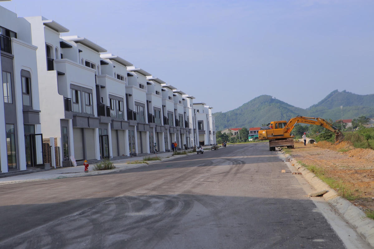 Chưa được giao đất nhưng nhà đầu tư là Công ty CP Bất động sản HANO-VID đã tự ý xây dựng.