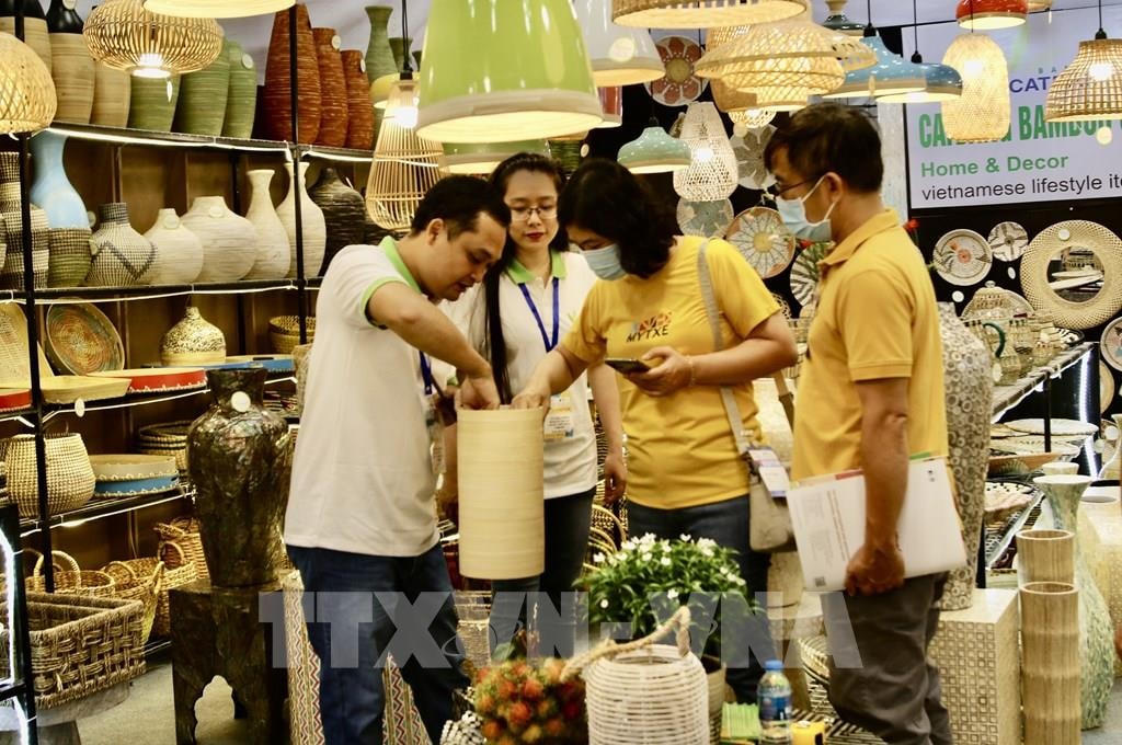 Ngành chế biến đồ gỗ và thủ công mỹ nghệ vẫn khó khăn.
