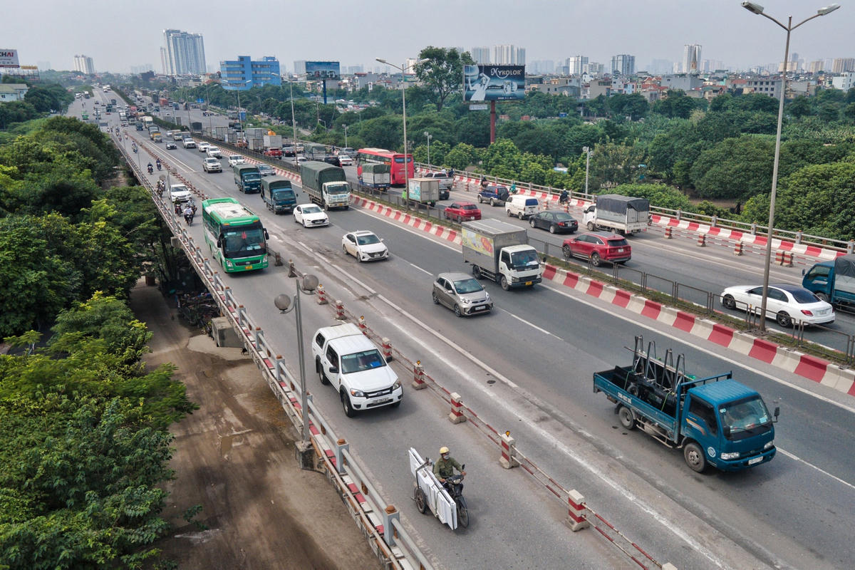 Do đó, Sở Giao thông vận tải (GTVT) TP Hà Nội đã giao Ban Duy tu các công trình hạ tầng giao thông Hà Nội tiến hành tổ chức lại giao thông trên cầu Thanh Trì. Sau khi được tổ chức lại, cầu Thanh Trì sẽ có 3 làn ôtô và một làn dành riêng cho xe máy được chia bằng dải phân cách cứng.