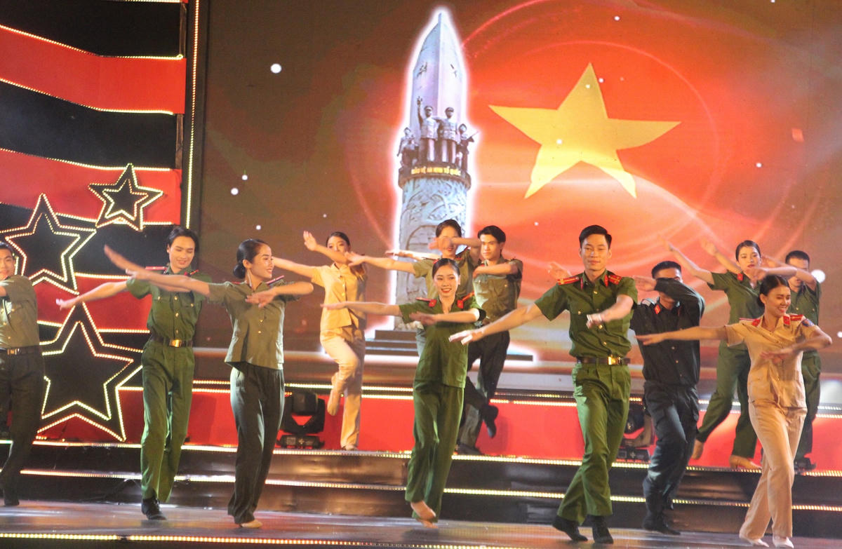 Các tiết mục văn nghệ tại chương trình “Giữ trọn lời thề”.