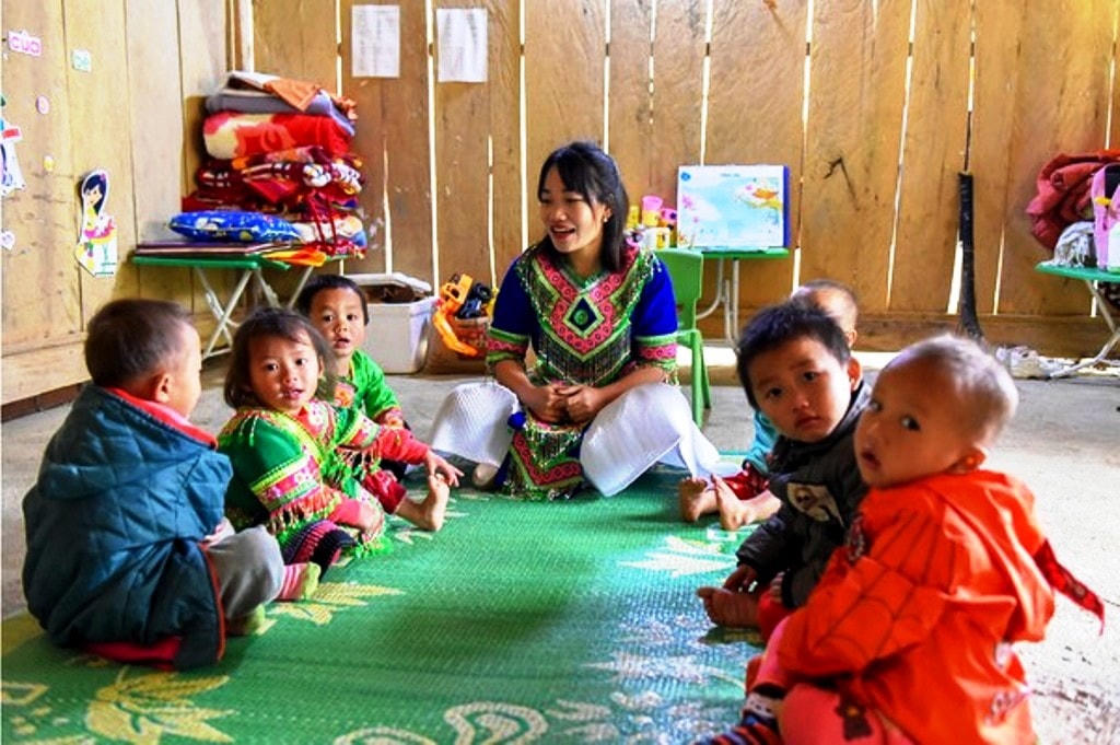 Con em dân bản Ché Lầu đã được đến trường.  