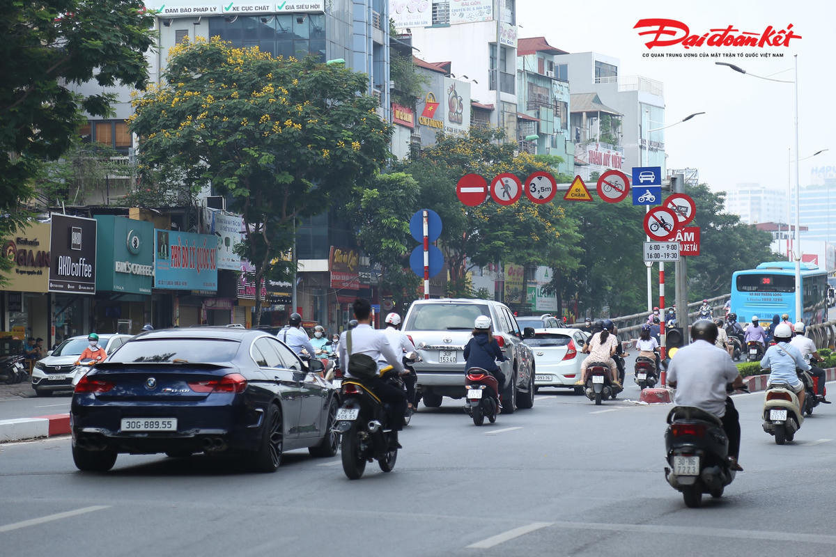 Theo Xí nghiệp xe buýt nhanh Hà Nội, từ trước tới nay, làn BRT không chỉ bị lấn chiếm trên cầu vượt mà trên toàn tuyến. Đây là vấn đề bức xúc nhưng cũng do ảnh hưởng của giao thông. Tuy nhiên, đơn vị vận hành vẫn nghiêm túc tuân thủ. "Nếu cấm triệt để được không ảnh hưởng đến làn thì hiệu quả của tuyến BRT sẽ tốt hơn rất nhiều, thời gian di chuyển nhanh hơn, hành khách không phải ngồi trên xe lâu. Di chuyển nhanh sẽ thành lợi thế của BRT và thu hút hơn cho vận tải công cộng"- Lãnh đạo Xí nghiệp xe buýt nhanh Hà Nội nhấn mạnh.
