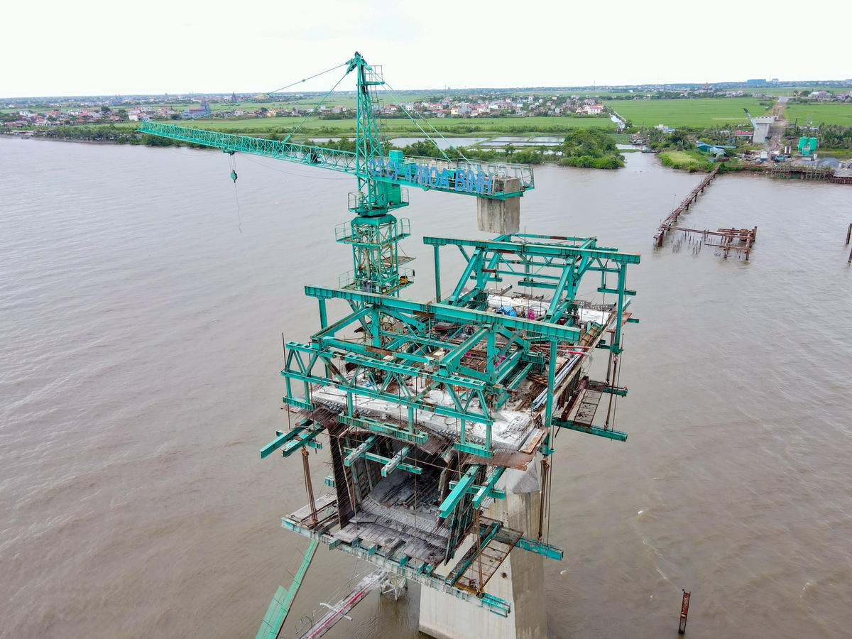 Sau gần 2 năm triển khai xây dựng, đến nay, Công ty CP Tập đoàn đầu tư xây dựng Cường Thịnh Thi (Ninh Bình) đã hoàn thành được khoảng gần 50% khối lượng công việc.