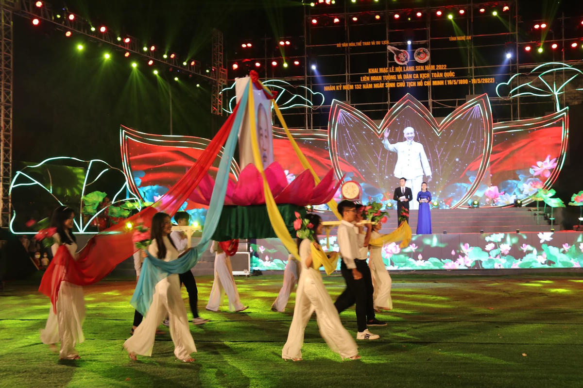Sau nhiều năm hình thành và phát triển, lễ hội Làng Sen đã trở thành ngày hội lớn của người dân xứ Nghệ và cả nước.