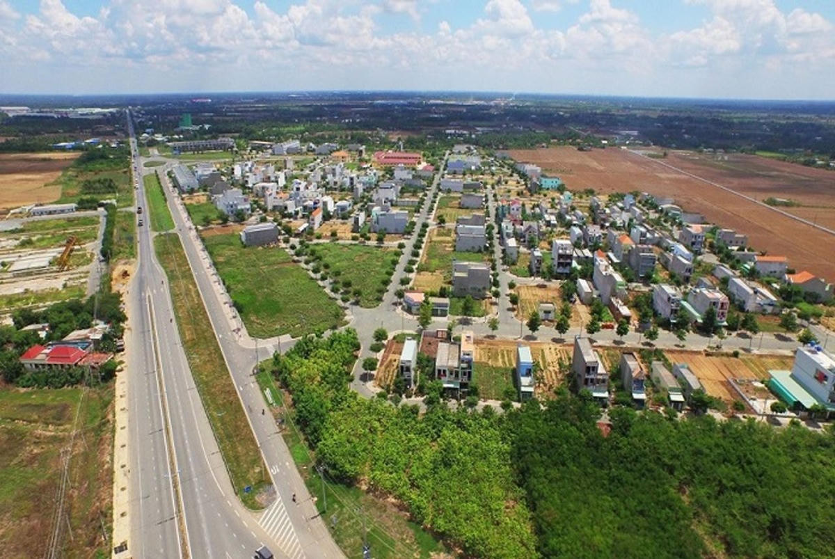 Các vùng ven Hà Nội đang trong giai đoạn đô thị hóa đẩy nhu cầu của người dân về đất nền lên cao.