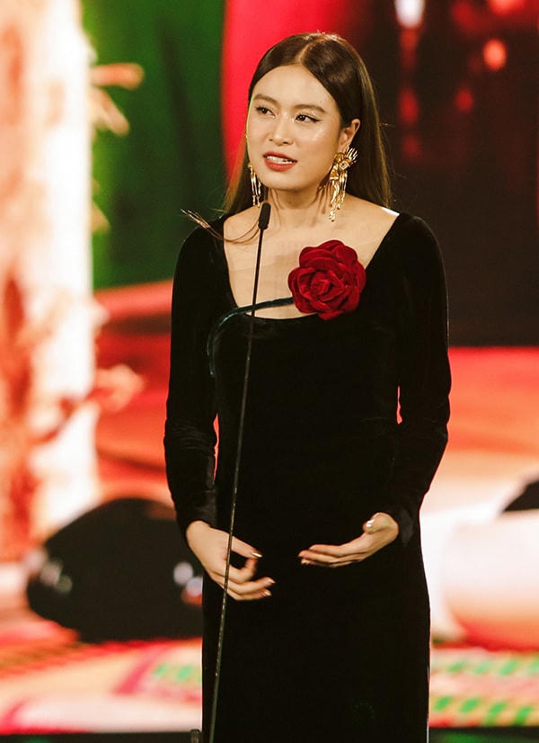 Hoàng Thùy Linh thắng 5 hạng mục giải "Làn sóng xanh" 2022. 