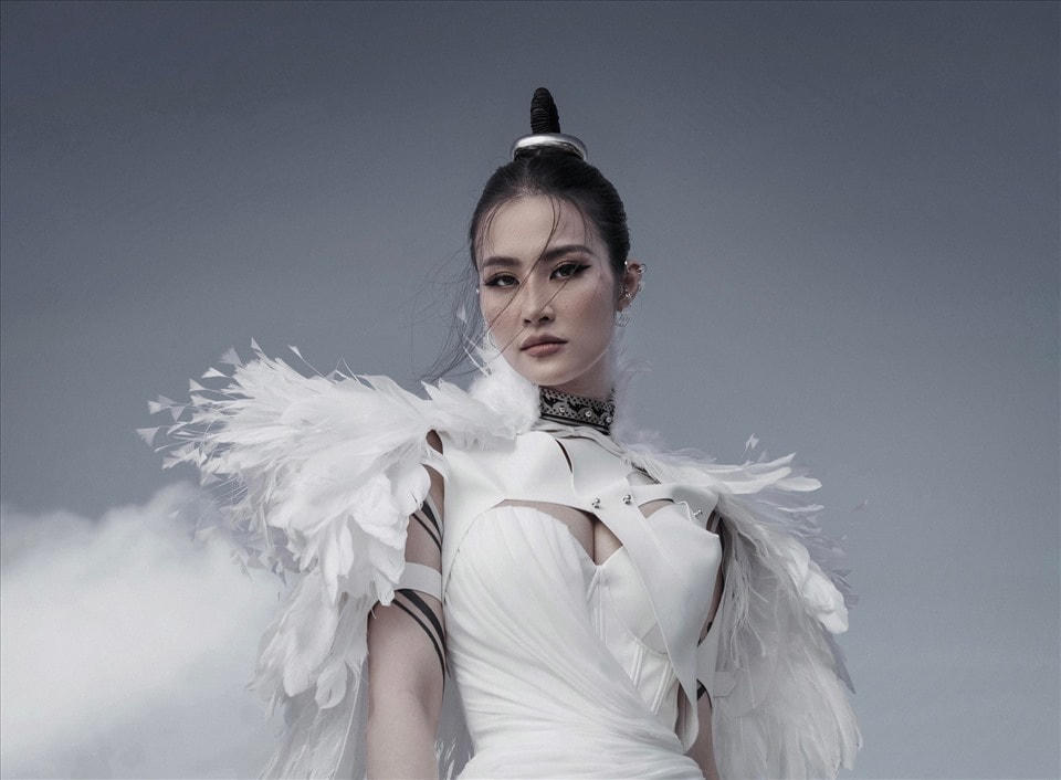 Đông Nhi đang đối diện với việc bị fans quay lưng, tẩy chay. Trong khi, trong sự nghiệp của mình, Đông Nhi đã cần đến sự hỗ trợ rất lớn từ cộng đồng fans hùng hậu. 