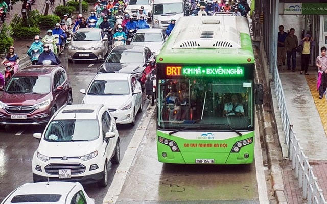 Từ cuối tháng 11/2022, hành khách đi buýt BRT từ nhà chờ Văn Khê đến Aeon Mall Hà Đông sẽ được dùng hai loại gồm xe máy điện và xe đạp điện trợ lực. Ảnh minh họa.