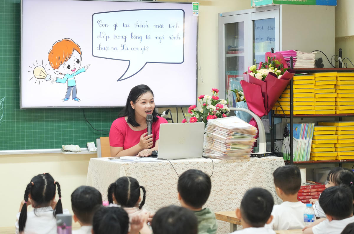 Tiết học làm quen với lớp 1, Trường Tiểu học Yên Sở (Hà Nội).  