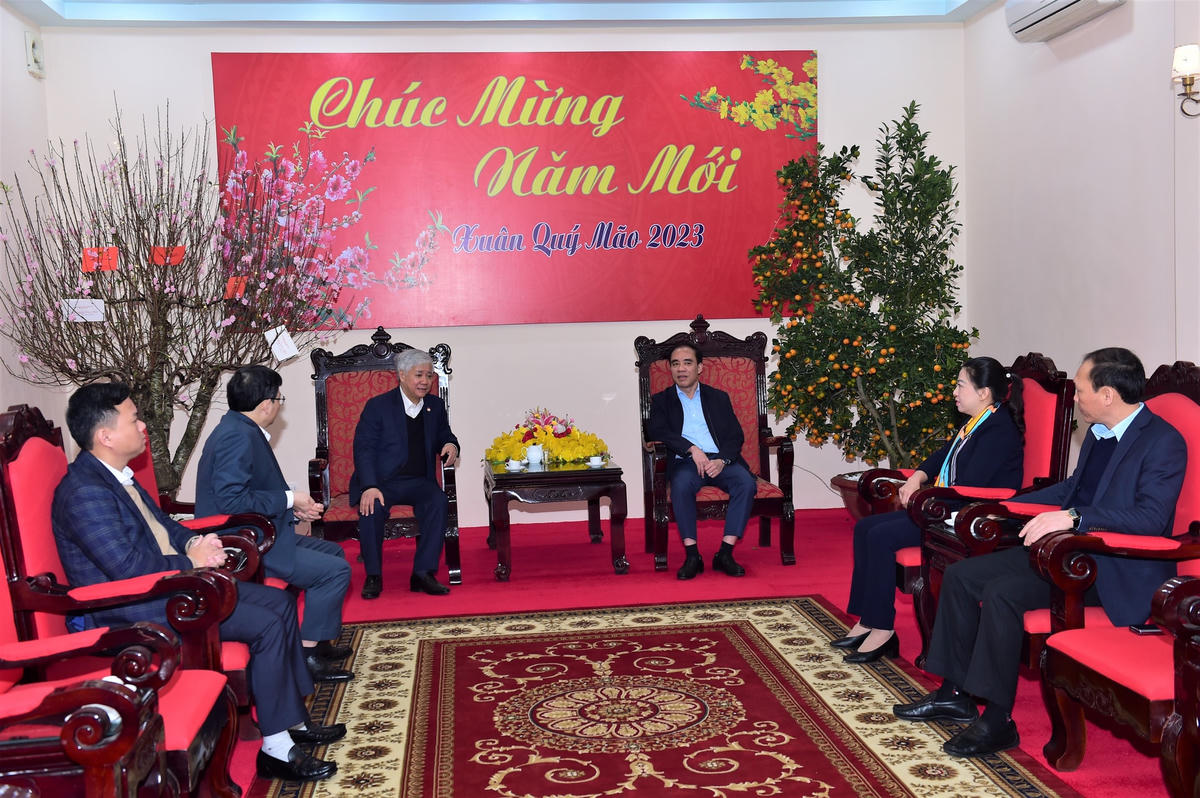 Chủ tịch Đỗ Văn Chiến chúc Tết lãnh đạo tỉnh Tuyên Quang.