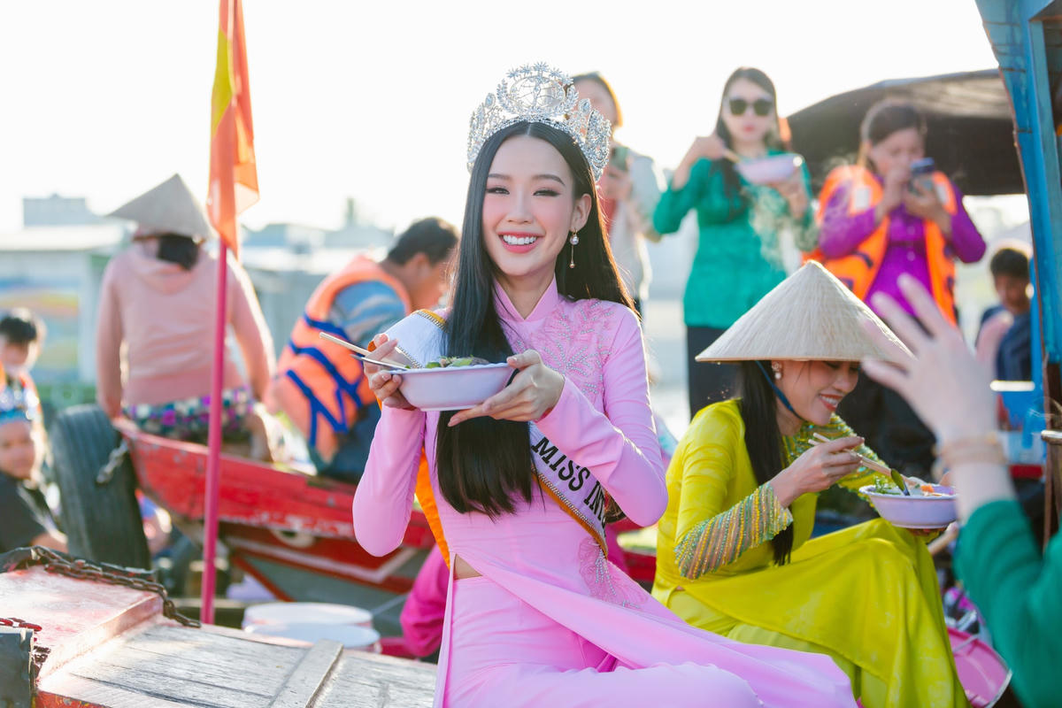 Hoa hậu Bảo Ngọc trở về quê sau 1 tháng đăng quang Miss Intercontinental 2022.