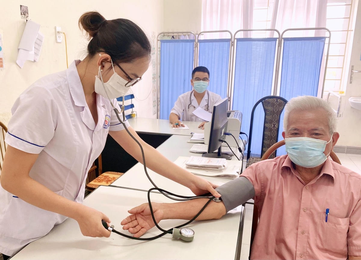 Kiểm soát huyết áp để phòng ngừa các bệnh lý tim mạch.