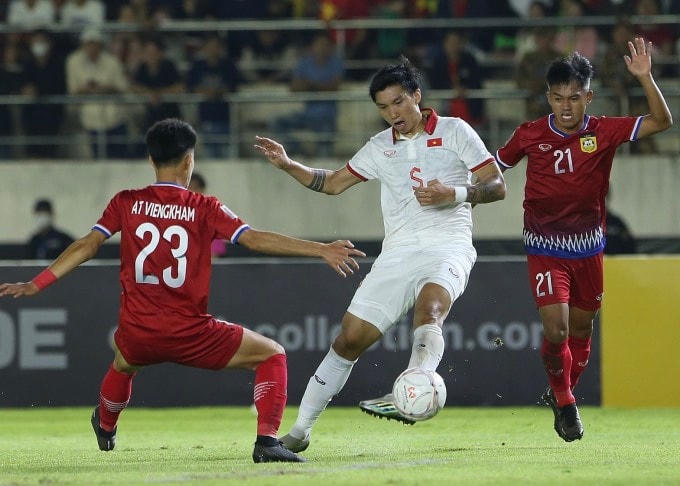 Văn Hậu có cú vẩy má ngoài đầy kỹ thuật nâng tỉ số lên 4-0