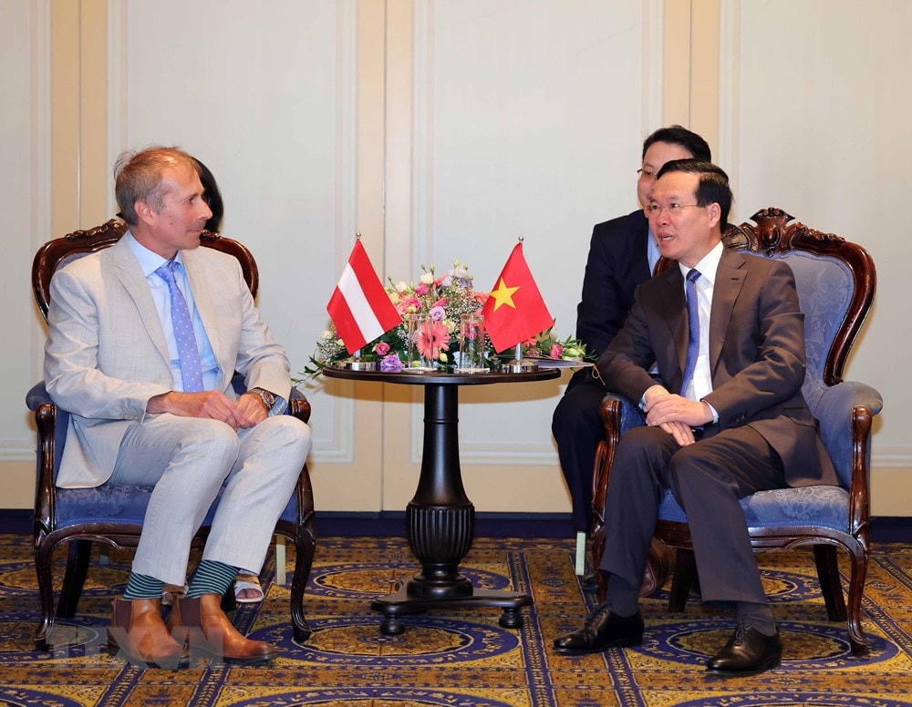 Chủ tịch nước Võ Văn Thưởng tiếp Chủ tịch Hội Hữu nghị Áo-Việt Nam Alfred Gerstl. (Ảnh: Thống Nhất/TTXVN).