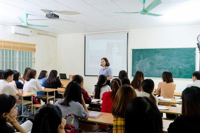 Một tiết học của giảng viên và sinh viên Trường Đại học Hòa Bình.