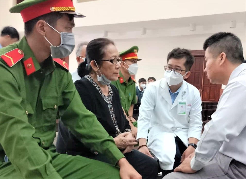 Bị cáo Dương Thị Bạch Diệp được thăm khám đủ sức khỏe để dự tòa phúc thẩm vào phiên xét xử ngày 5/10.