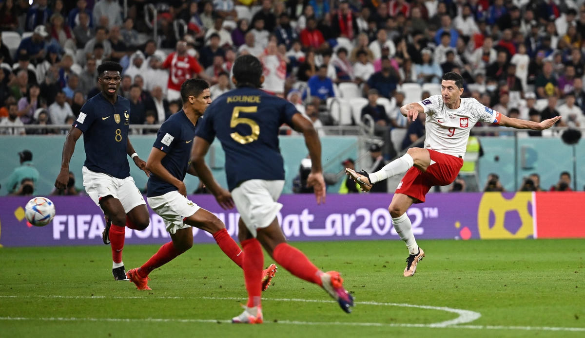 Ba Lan trông chờ cơ hội từ những pha phản công với sự sắc bén của Robert Lewandowski.