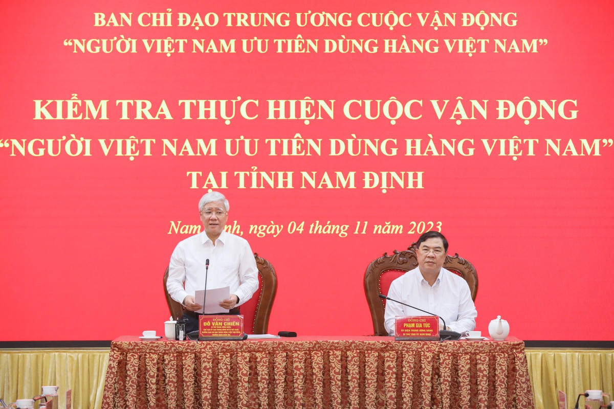 Bí thư Trung ương Đảng, Chủ tịch UBTƯ MTTQ Việt Nam Đỗ Văn Chiến, Trưởng ban Chỉ đạo Trung ương CVĐ "Người Việt Nam ưu tiên dùng hàng Việt Nam" phát biểu tại buổi làm việc. Ảnh: Quang Vinh.