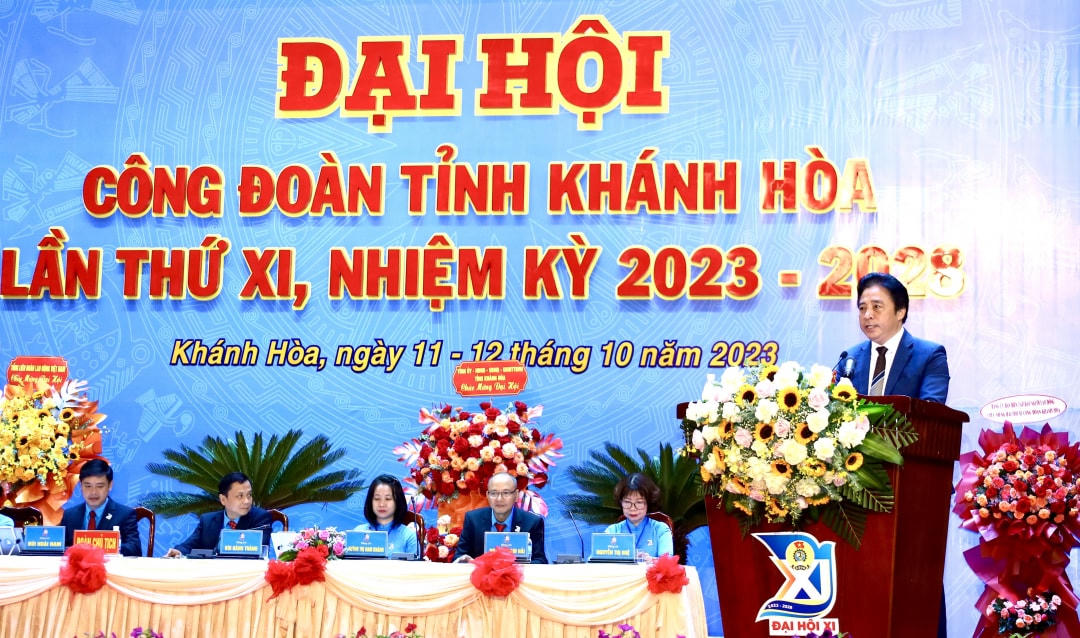 Ông Nguyễn Khắc Toàn, Phó Bí thư Thường trực Tỉnh ủy, Chủ tịch HĐND tỉnh Khánh Hòa, phát biểu tại Đại hội.