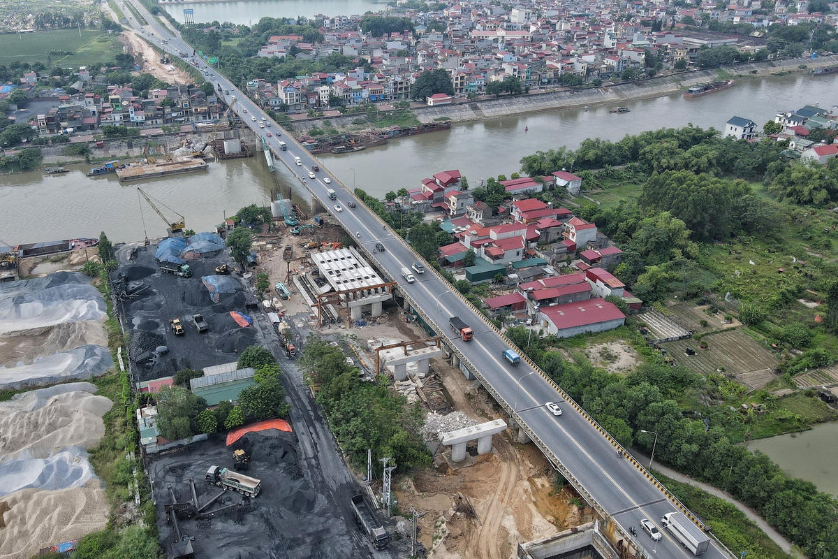 Theo đó, dự án xây dựng, mở rộng cầu Như Nguyệt 2 có chiều dài 1,32 km với tổng mức đầu tư 456,3 tỷ đồng. Điểm đầu cầu thuộc xã Quang Châu (Việt Yên, Bắc Giang) và điểm cuối thuộc phường Đáp Cầu (TP Bắc Ninh), dự án thuộc tuyến cao tốc Hà Nội - Bắc Giang.