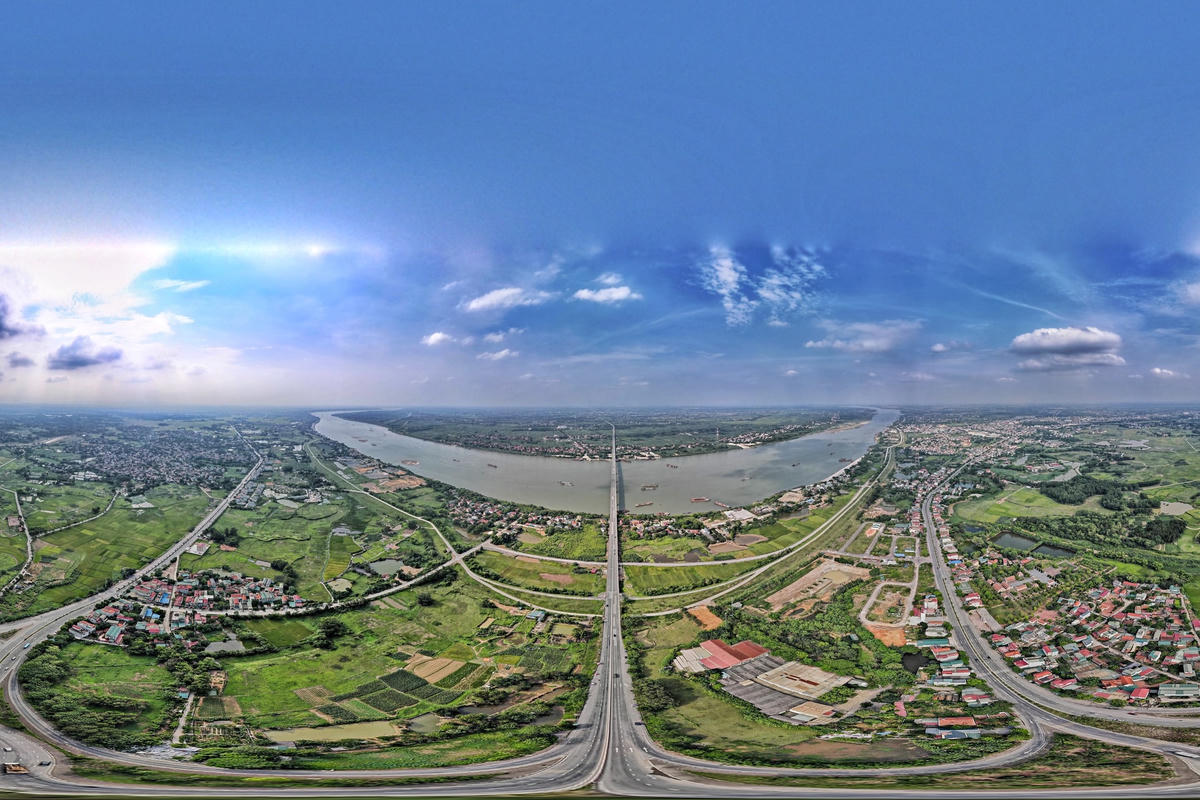 Thời điểm năm 2014, cầu Vĩnh Thịnh được đưa vào sử dụng để kết nối 2 trục hướng tâm (Quốc lộ 32 và Quốc lộ 2), các tuyến đường cao tốc Nội Bài - Lào Cai, đường Hồ Chí Minh để tạo thành một hệ thống giao thông hoàn chỉnh, kết nối trung tâm Thủ đô với các tỉnh Vĩnh Phúc, Phú Thọ, Yên Bái, Lào Cai, Tuyên Quang.