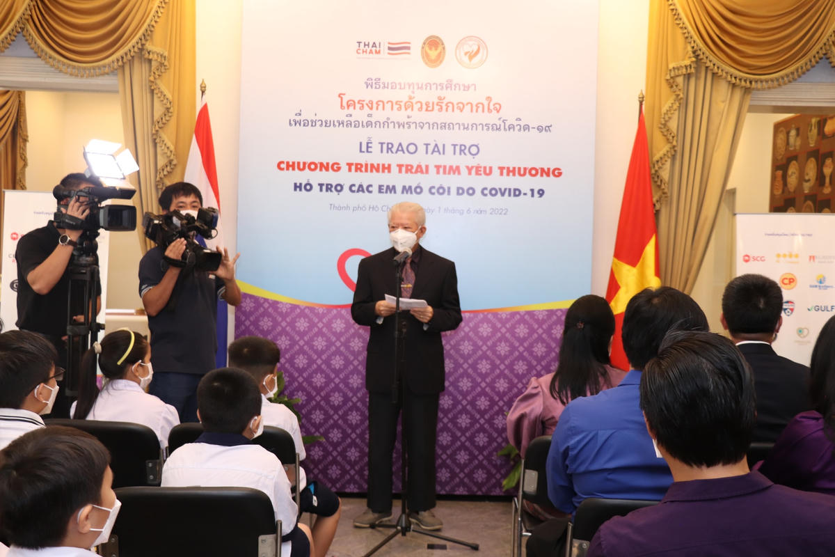 TP HCM tặng học bổng cho học sinh mồ côi do đại dịch Covid-19