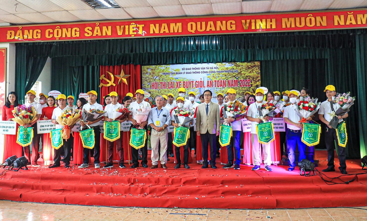 Hội thi lái xe giỏi, an toàn 2022 do Trung tâm Quản lý Giao thông công cộng Hà Nội tổ chức là dịp để đội ngũ lái xe, nhân viên phục vụ xe buýt có điều kiện nâng cao kiến thức, kỹ năng nghiệp vụ và tay nghề; vừa là dịp để giao lưu, học hỏi, trau dồi kinh nghiệm lẫn nhau, góp phần nâng cao tinh thần trách nhiệm, ý thức trong lao động.