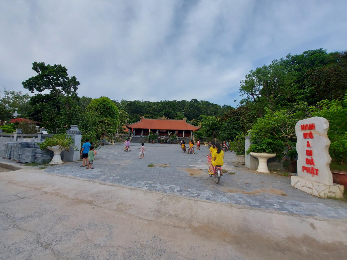 Thăm 1 trong 10 làng cổ đẹp nhất Việt Nam