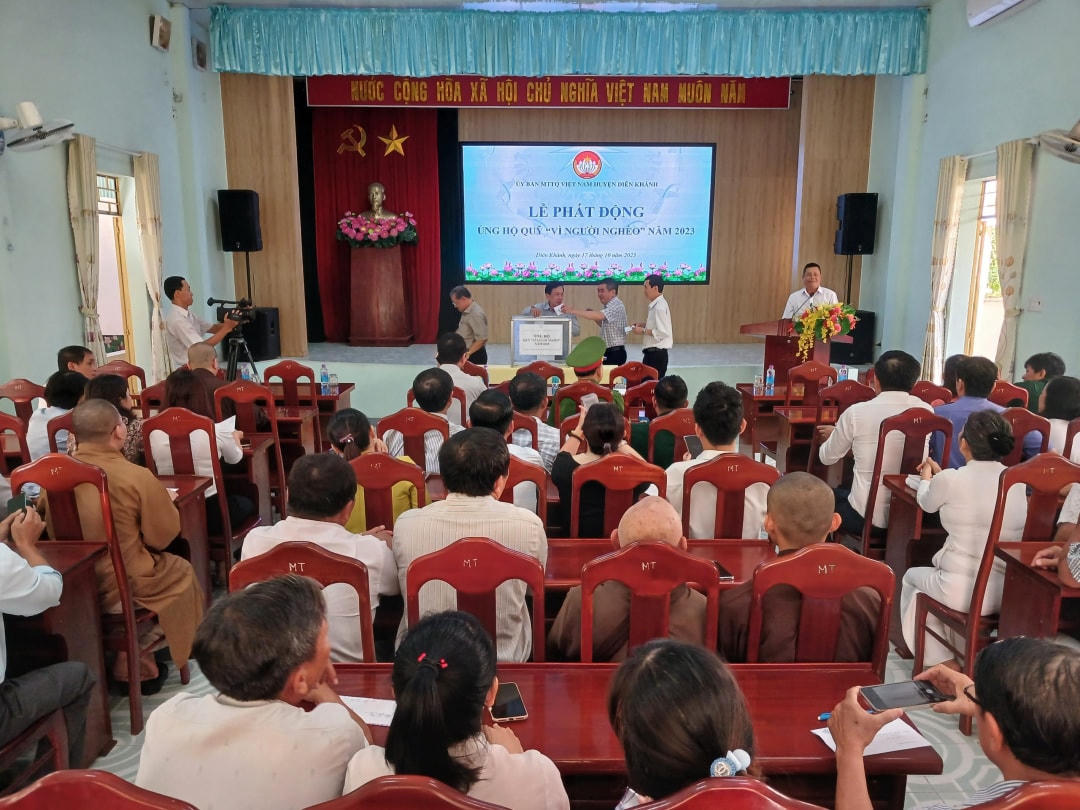 Quang cảnh lễ phát động ủng hộ Quỹ ‘Vì người nghèo’ năm 2023.