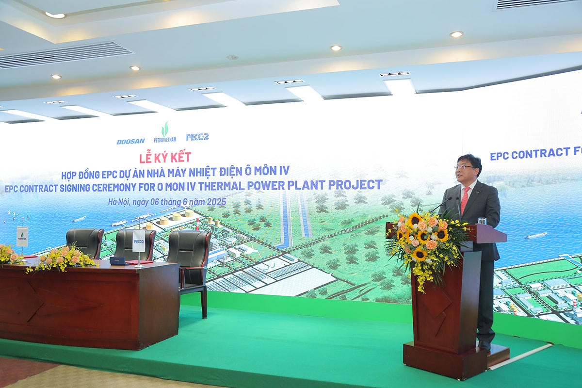 Ông Lee Hyeonho, Tổng Giám đốc khối kinh doanh EPC của Công ty Doosan, đại diện Liên danh nhà thầu phát biểu tại Lễ ký