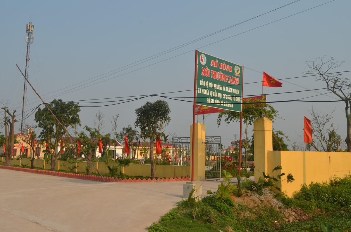 Giáo dân Trần Văn Kiều (Xứ Kiên Lao, xã Xuân Tiến, huyện Xuân Trường) có hiều hoạt động thiết thực tham gia bảo vệ môi trường, trong đó đã đầu tư xây dựng, biến một bãi rác thành một khu xử lý rác thải kết hợp khu vui chơi, giải trí.