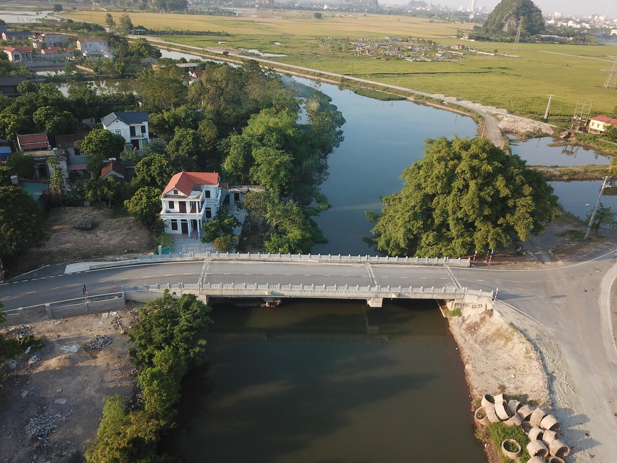 Cầu Khê Đầu Hạ nối giữa xã Ninh Xuân và Ninh Tiến đã hoàn thành sau 10 năm 'đắp chiếu'.  