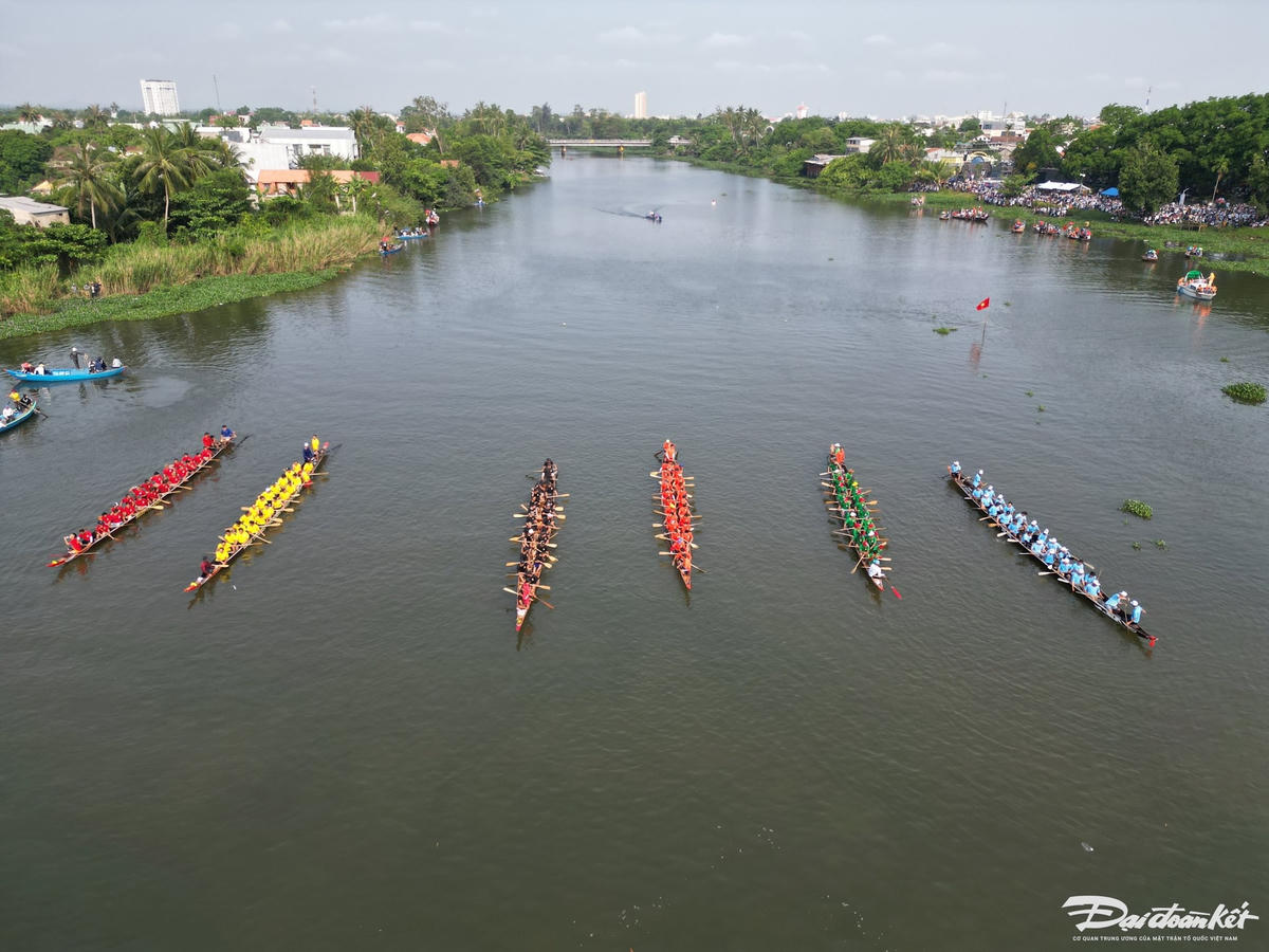 dua-thuyen-1.jpg