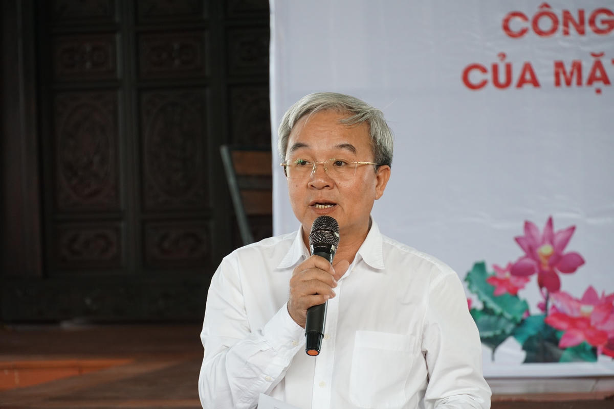 Ông Cao Văn Quang, Chủ tịch Ủy ban MTTQ Việt Nam tỉnh Đồng Nai, Cụm phó cụm thi đua các tỉnh miền Đông Nam bộ phát biểu khai mạc. (Ảnh: Mạnh Thìn).