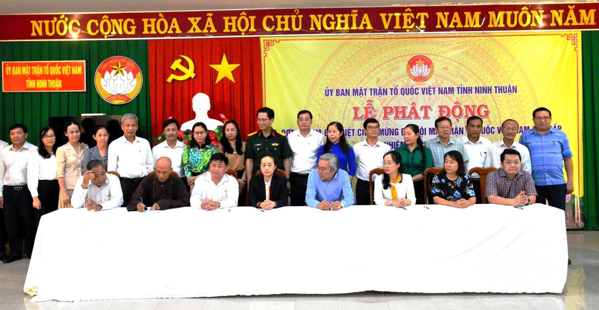 Ký kết giao ước thi đua chào mừng Đại hội MTTQ Việt Nam các cấp, nhiệm kỳ 2024 -2029. 