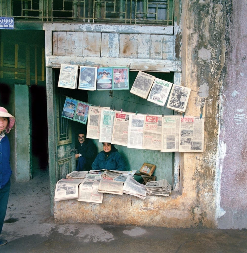 Sạp bán báo ở 222 Hàng Bông năm 1986.  
