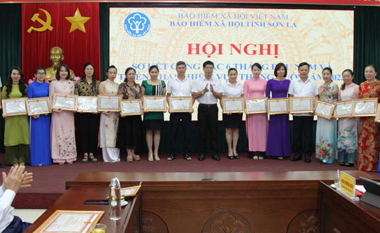 Các cá nhân, tập thể nhận Bằng khen của Tổng Giám đốc BHXH Việt Nam