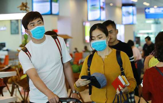 Đeo khẩu trang nơi công cộng là chủ động phòng, chống dịch bệnh. Ảnh: Bảo Hân.