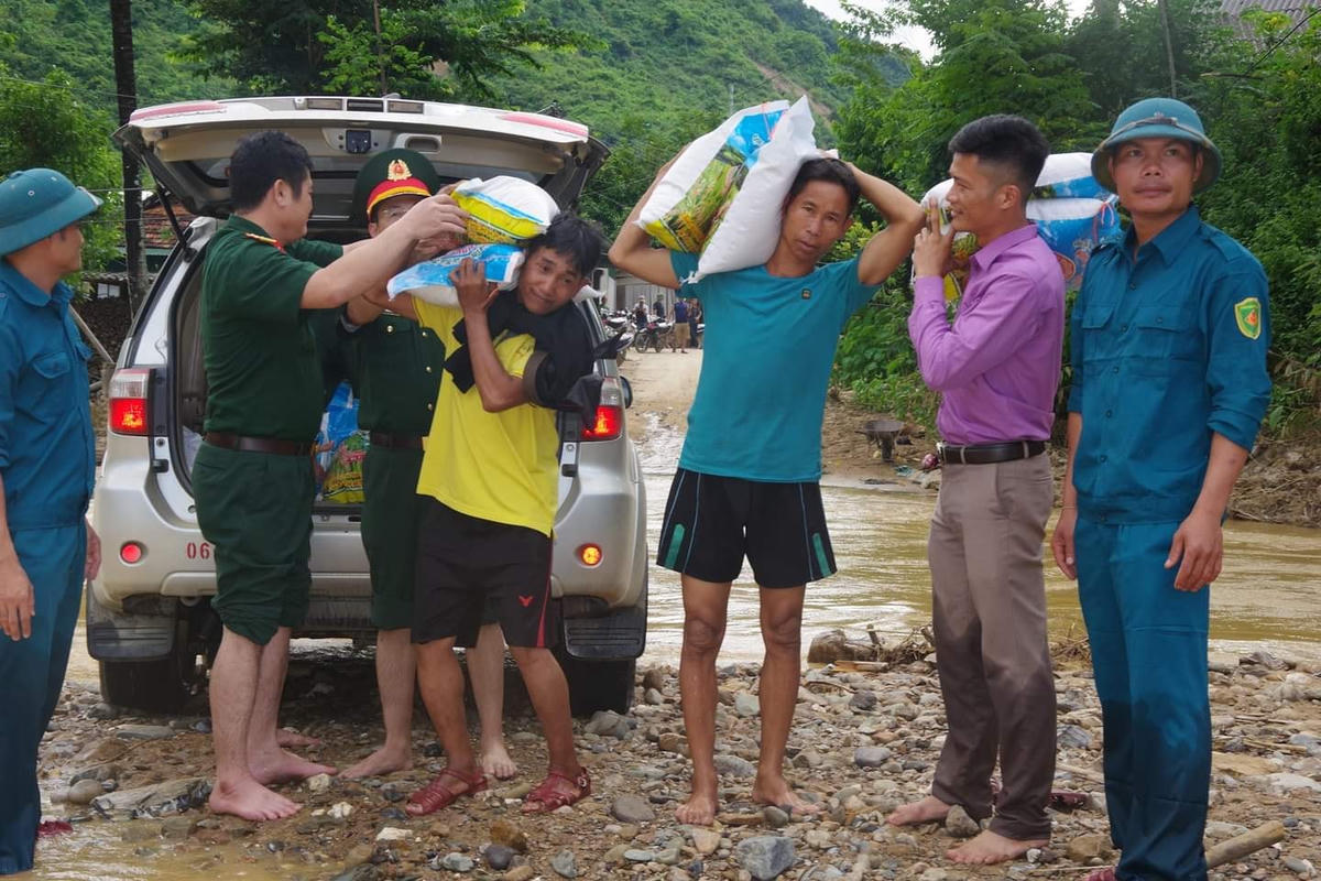 Những bản làng xác xơ sau lũ