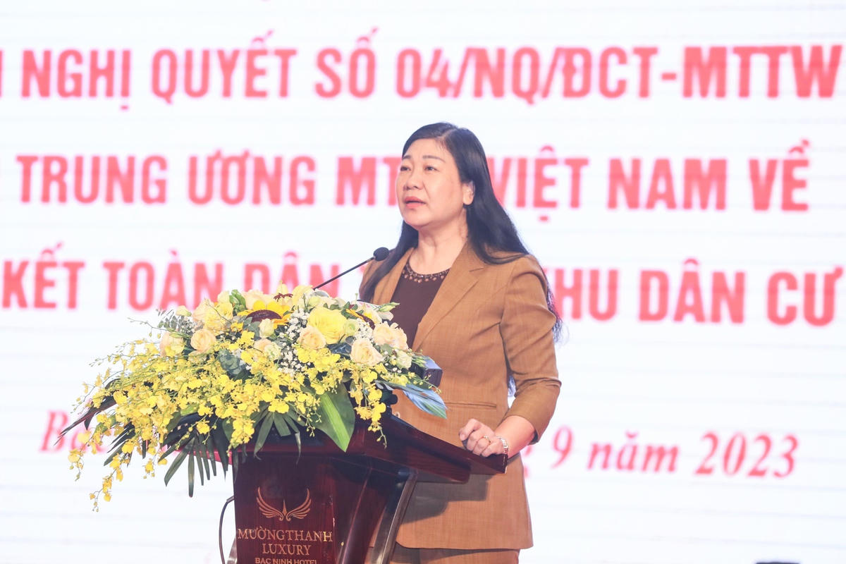 Bà Nguyễn Lan Hương, Chủ tịch Ủy ban MTTQ thành phố Hà Nội phát biểu tại Hội nghị. Ảnh: Quang Vinh.
